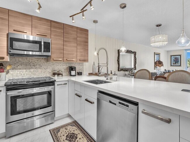 Building Photo - 1865 S Ocean Dr