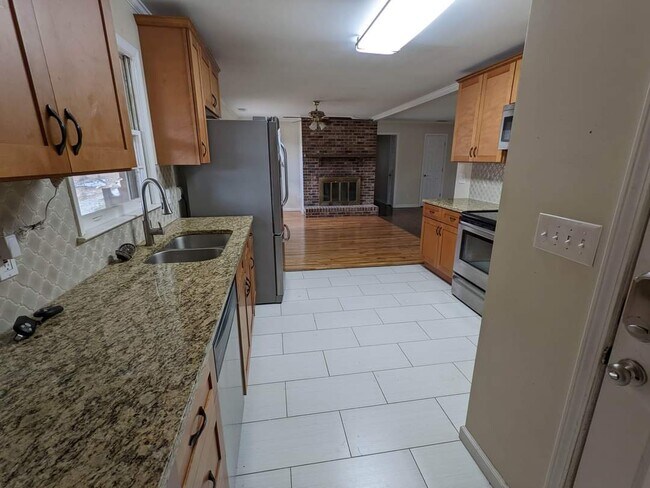 Building Photo - 275 E Lake Dr