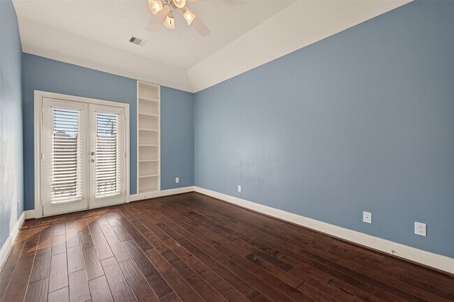 Building Photo - 5708 Petty St