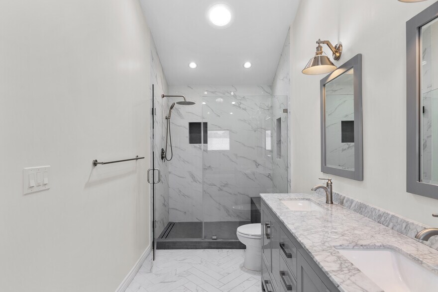 Primary Bath - 4242 Van Nuys Blvd