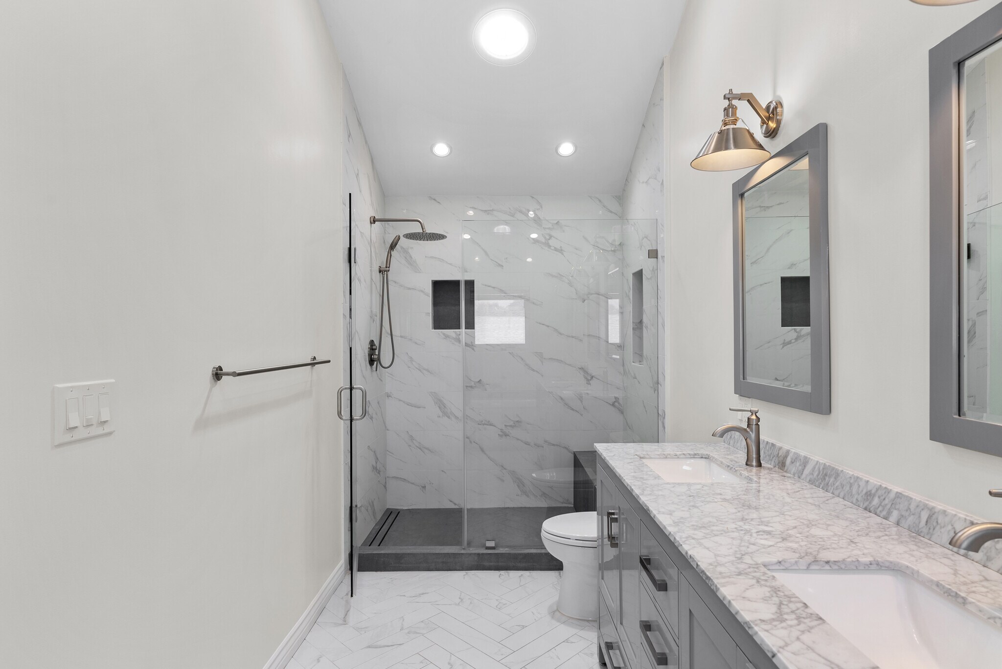 Building Photo - 4242 Van Nuys Blvd