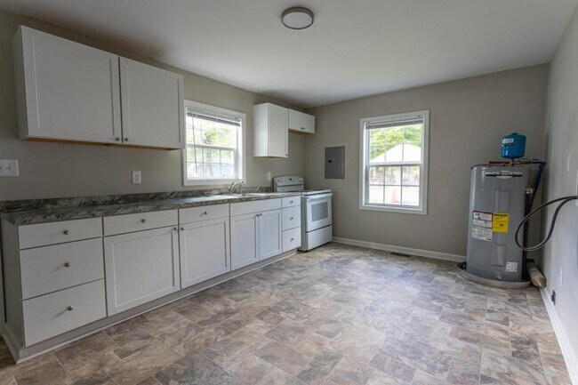 Building Photo - 516 North Dr