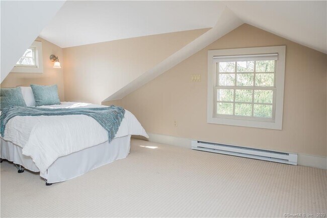 Building Photo - 30 Whiting Farm Rd