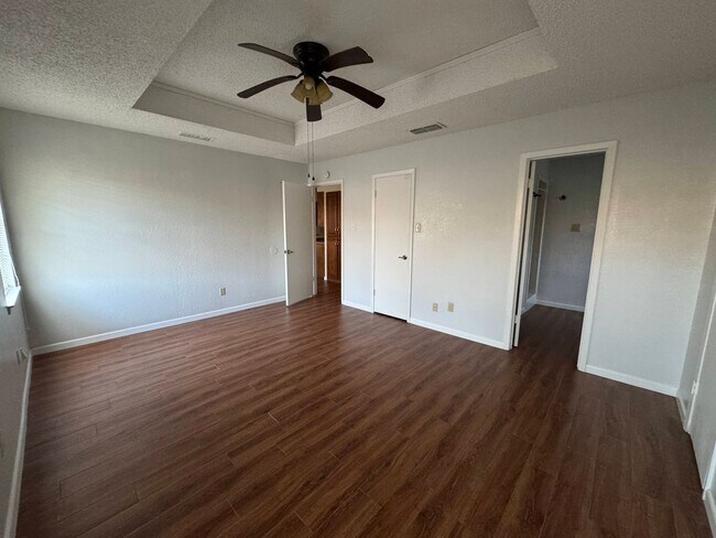 Building Photo - 807 Bass Cir