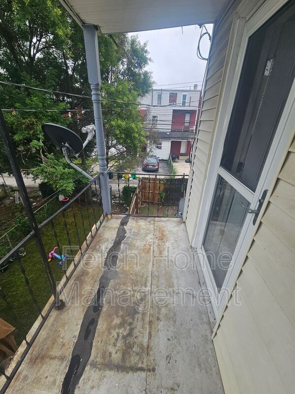 Building Photo - 826 Wallace St