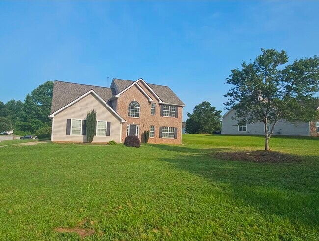 Building Photo - 670 Burtons Cove