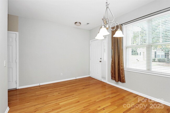 Building Photo - 16919 Commons Creek Dr