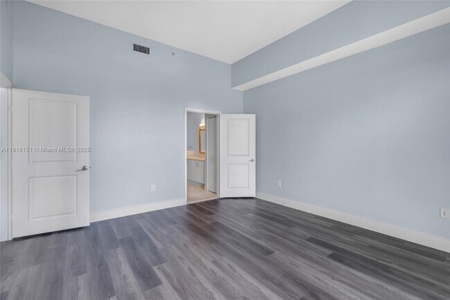 Building Photo - 7900 Harbor Island Dr