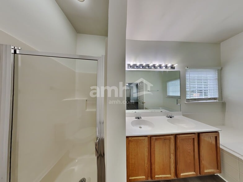 Building Photo - 1828 Annalee Dr