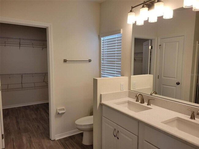 Building Photo - 3935 Fescue St