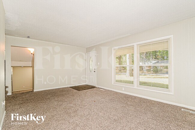 Building Photo - 6680 Foxshire Dr