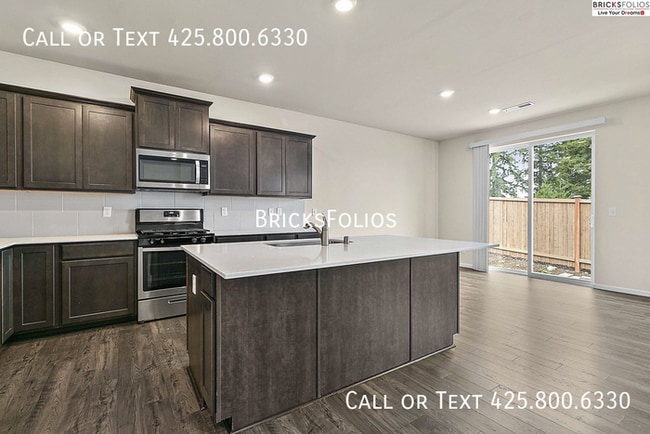 Building Photo - Your Dream Home Awaits in Puyallup – Bonus Offer Included!