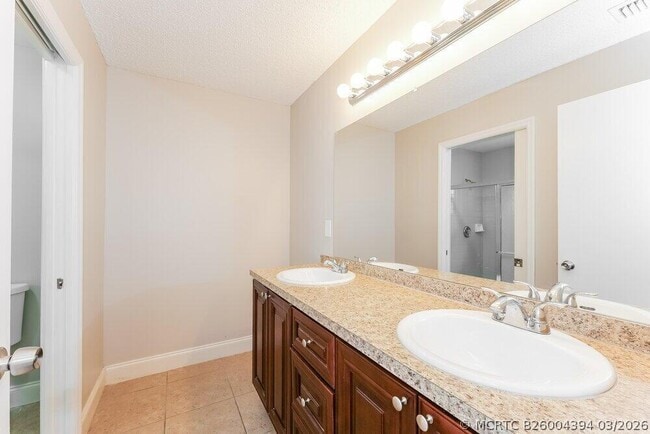 Building Photo - 180 Heatherwood Dr