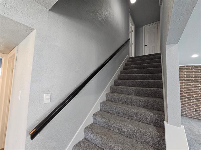 Building Photo - 4806 Cliffwood Dr