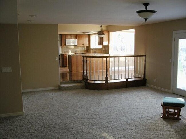 Building Photo - 485 Meadowbrook Dr