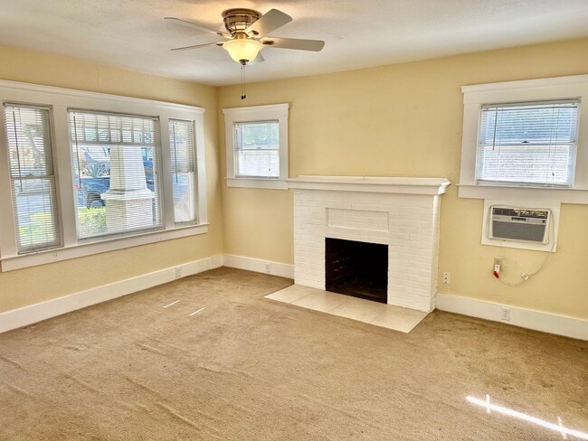 Building Photo - Charming 3/1 in the Heart of Tower Distict