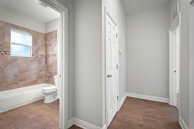 Building Photo - 1945 Redell St