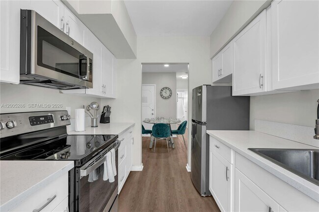 Building Photo - 10006 E Bay Harbor Dr