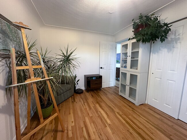 Main Level Bedroom 2 - 525 Perry St