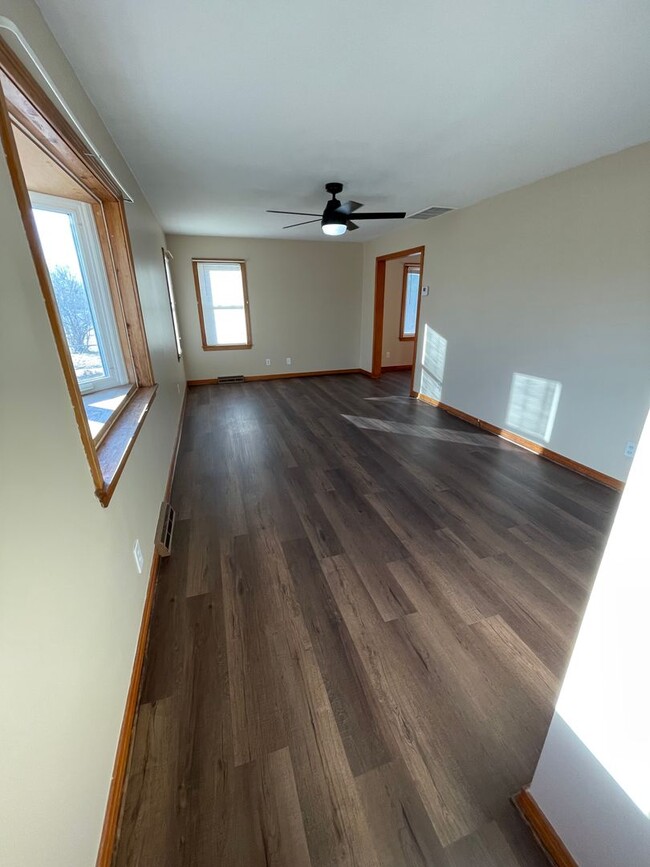 Building Photo - 2 Bedroom, 1 Bathroom House with Detached ...