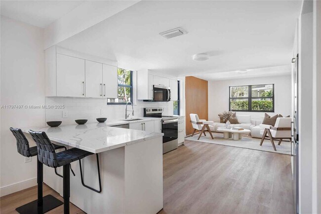 Building Photo - 7994 Crespi Blvd