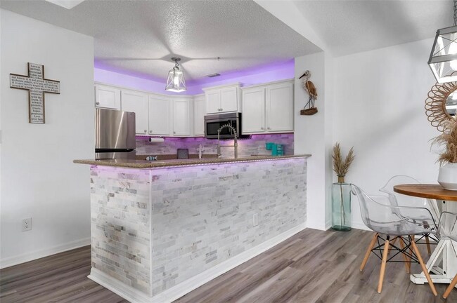 Building Photo - 4057 Crockers Lake Blvd