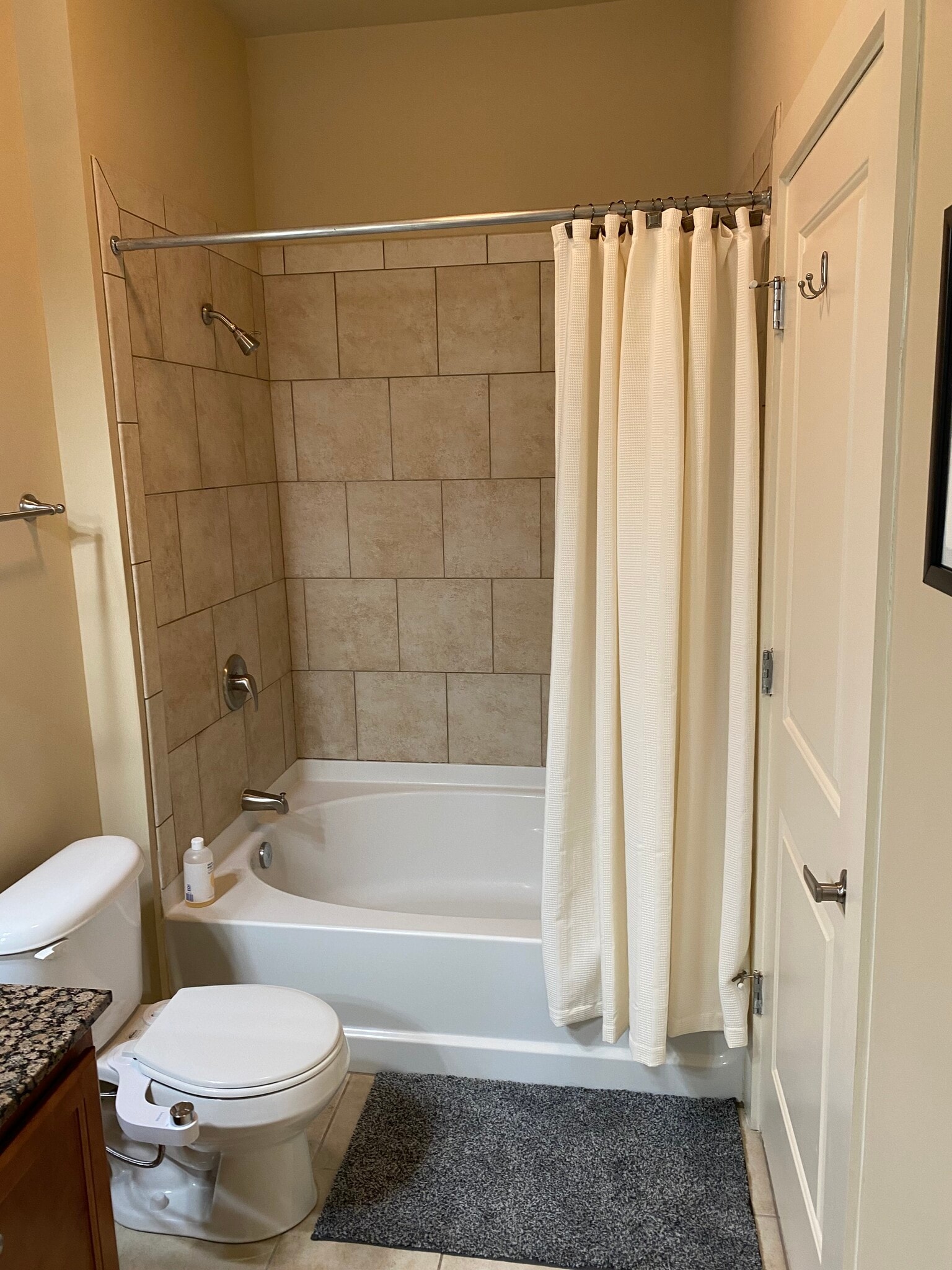 Building Photo - 445 W Blount Ave