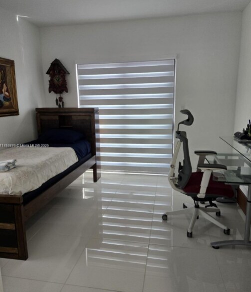 Building Photo - 249 NW 12th Ct