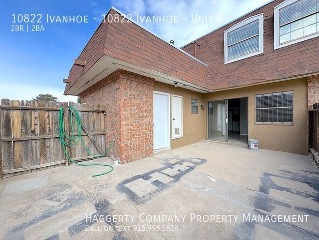 Building Photo - East El Paso 2bed/1.5 Townhome Refrig A/C