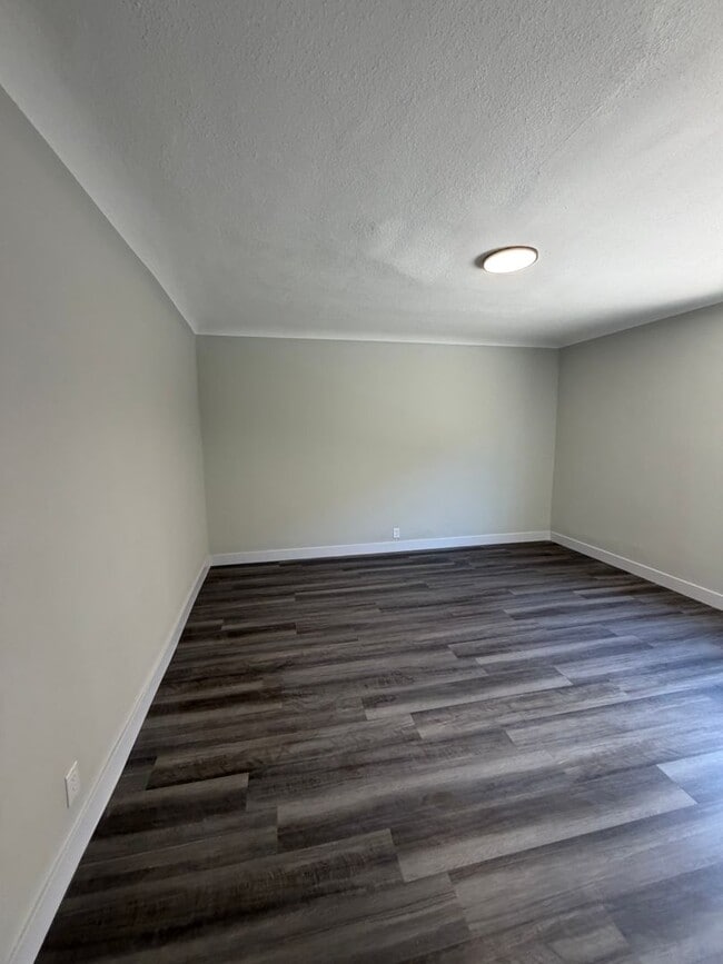 Building Photo - 601 W 94th St