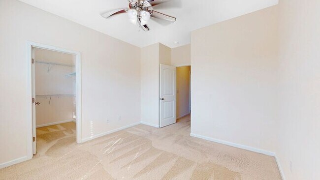 Building Photo - Inviting End Townhome with Loft, Granite Kitchen & 2-Car Garage , Near RTP, RDU, I-40 & I-540