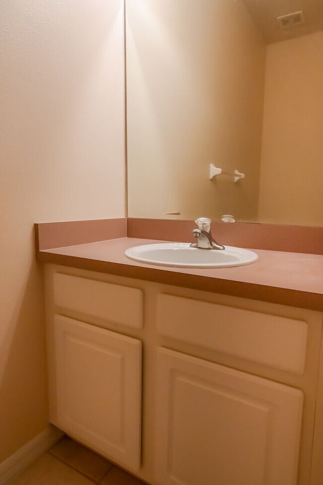 Building Photo - ~4/3~Monroe Circle~Woodwind Bay~Beautiful Town Home!