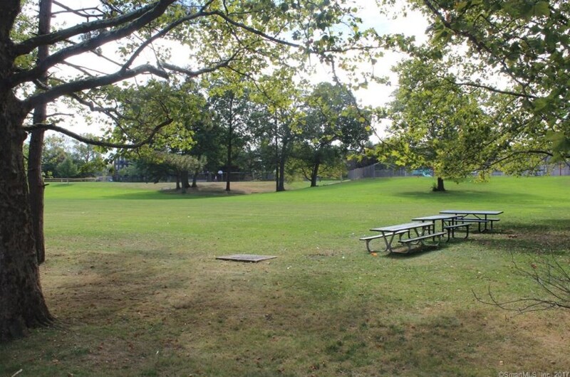 Building Photo - 104 Oakwood Ave