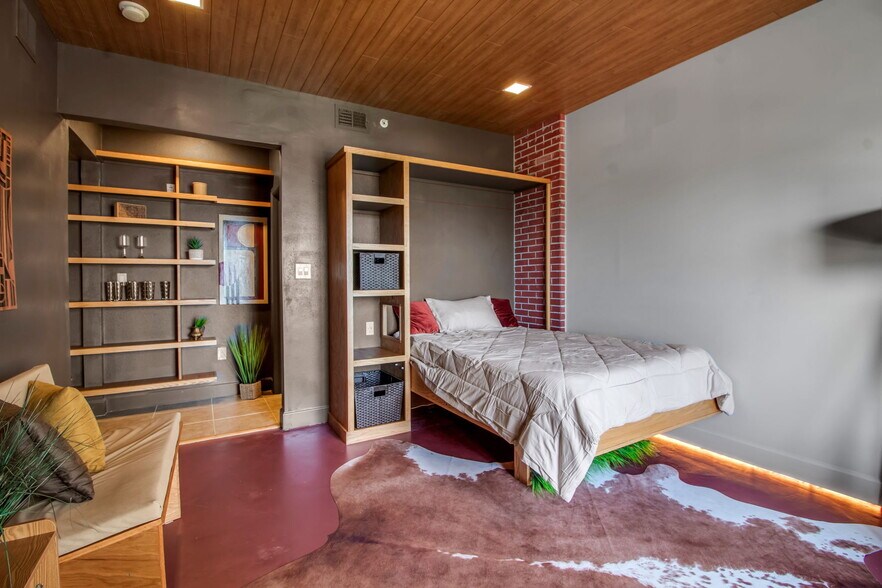 Building Photo - 808 3rd Ave W