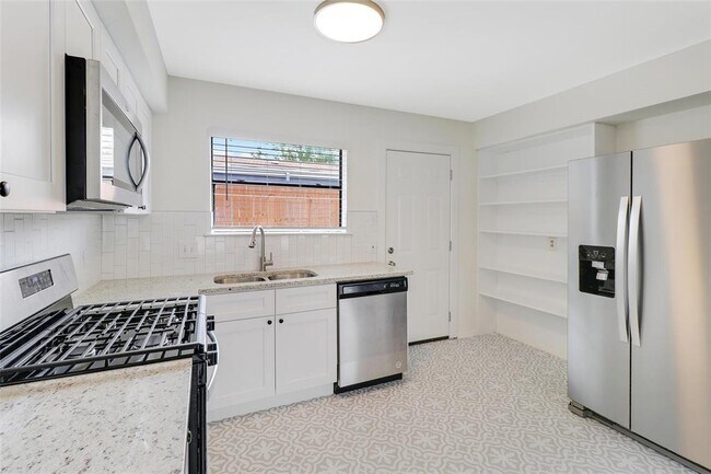 Building Photo - 5729 Pinon Vista Dr