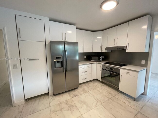 Building Photo - 14610 Tarpon Dr