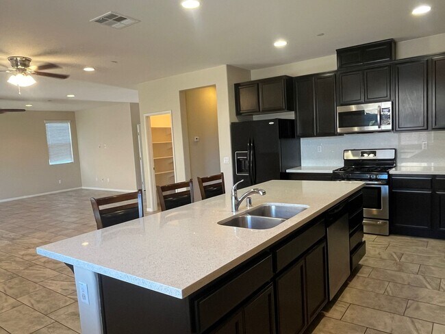 Building Photo - Menifee 5 Bedroom