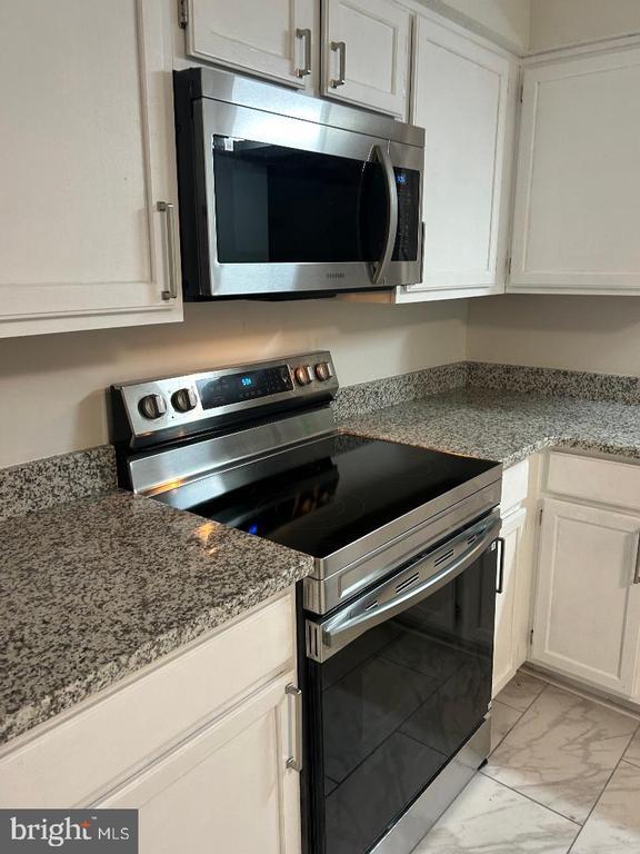 Building Photo - 41 Vanderbilt Ct