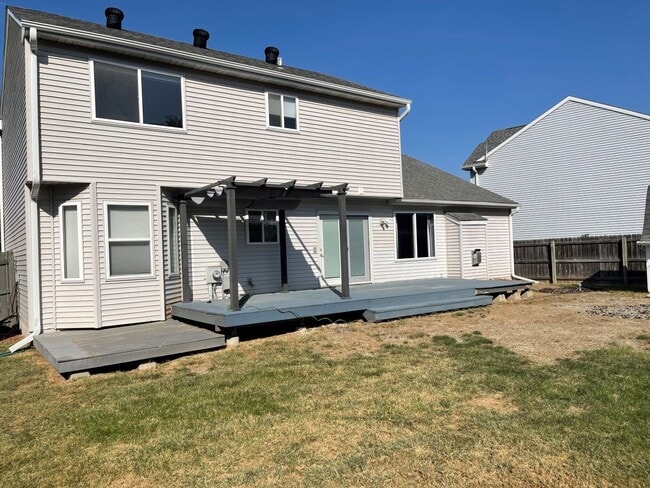 Building Photo - Home For Rent Bellevue.