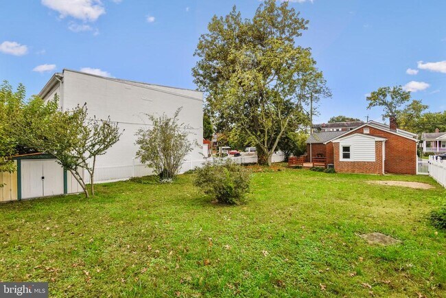 Building Photo - 214 E Monroe Ave