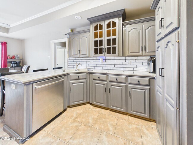 Building Photo - 430 Planters Row