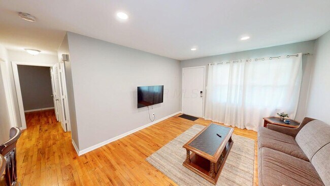 Building Photo - 32 Marion St