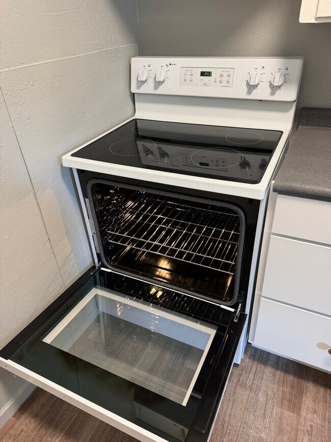 Building Photo - Pine Street Terrace