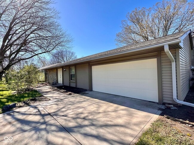 Building Photo - 6827 Azalea Dr