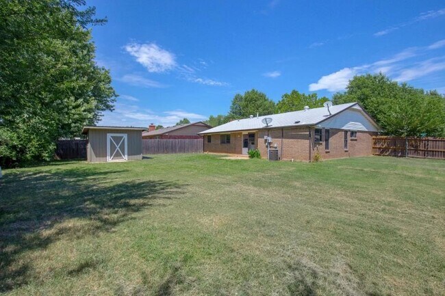 Building Photo - 600 Kay Hill Ln