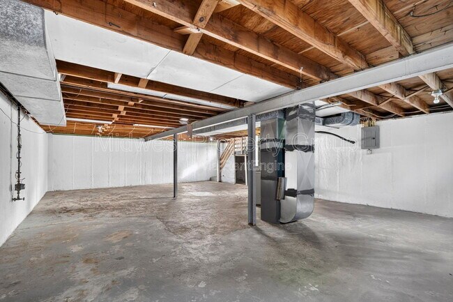 Building Photo - 273 Roderick Dr