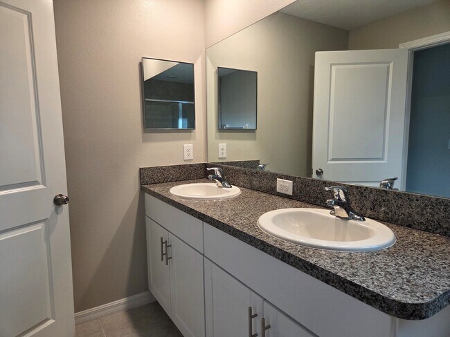 Building Photo - 9705 Pembrooke Pines Dr