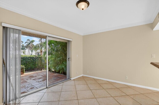 Building Photo - 596 SE 20th Ave