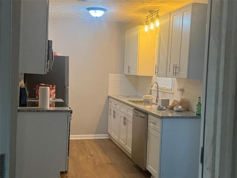 Building Photo - 1996 Cleburne Pkwy