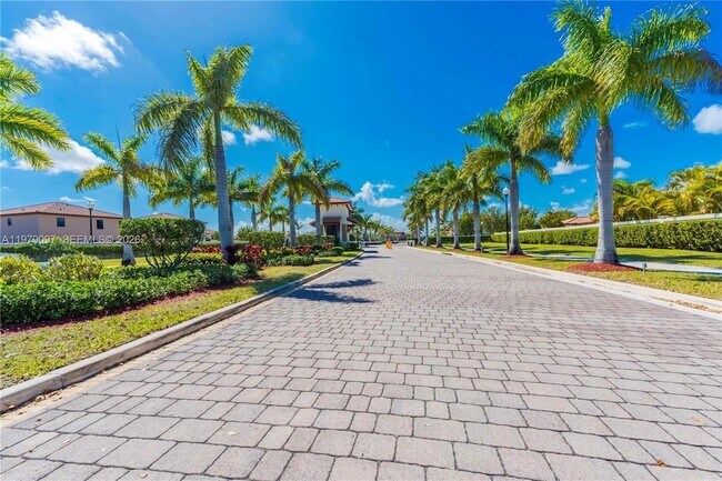 Building Photo - 2541 SE 1st St